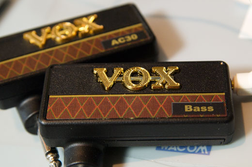 【写真：VOX amPlug Bass / AC30】